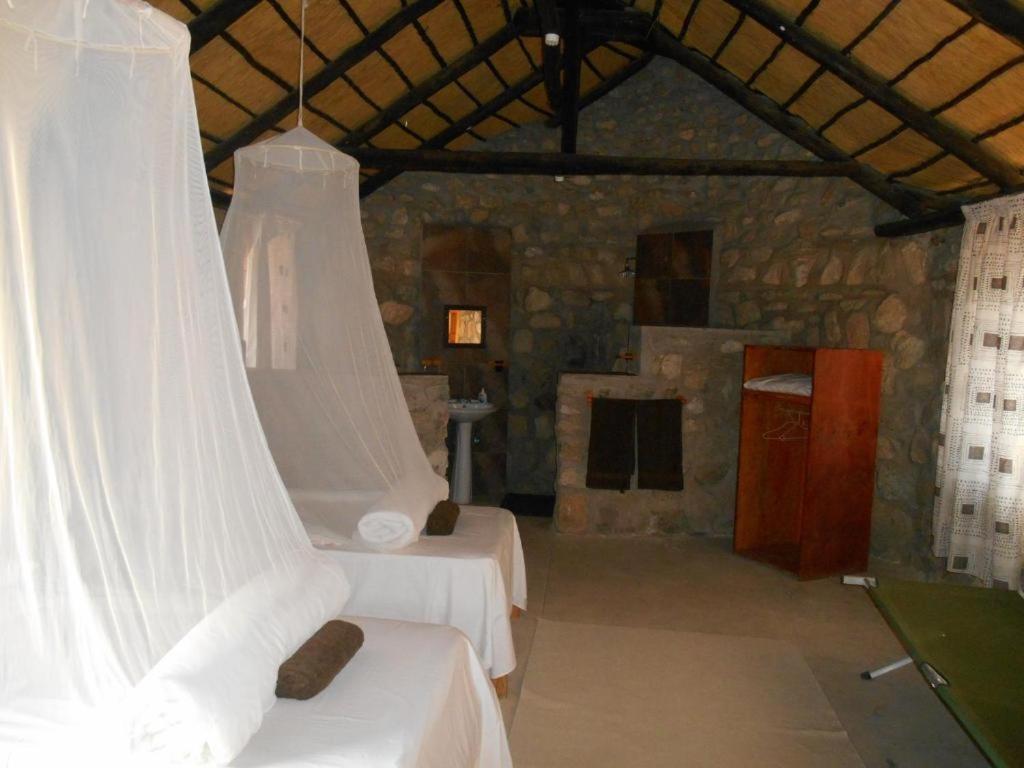 Kapika Waterfall Lodge Epupa Eksteriør billede