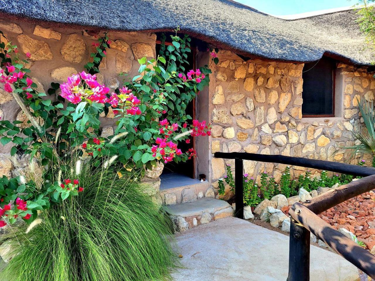 Kapika Waterfall Lodge Epupa Eksteriør billede
