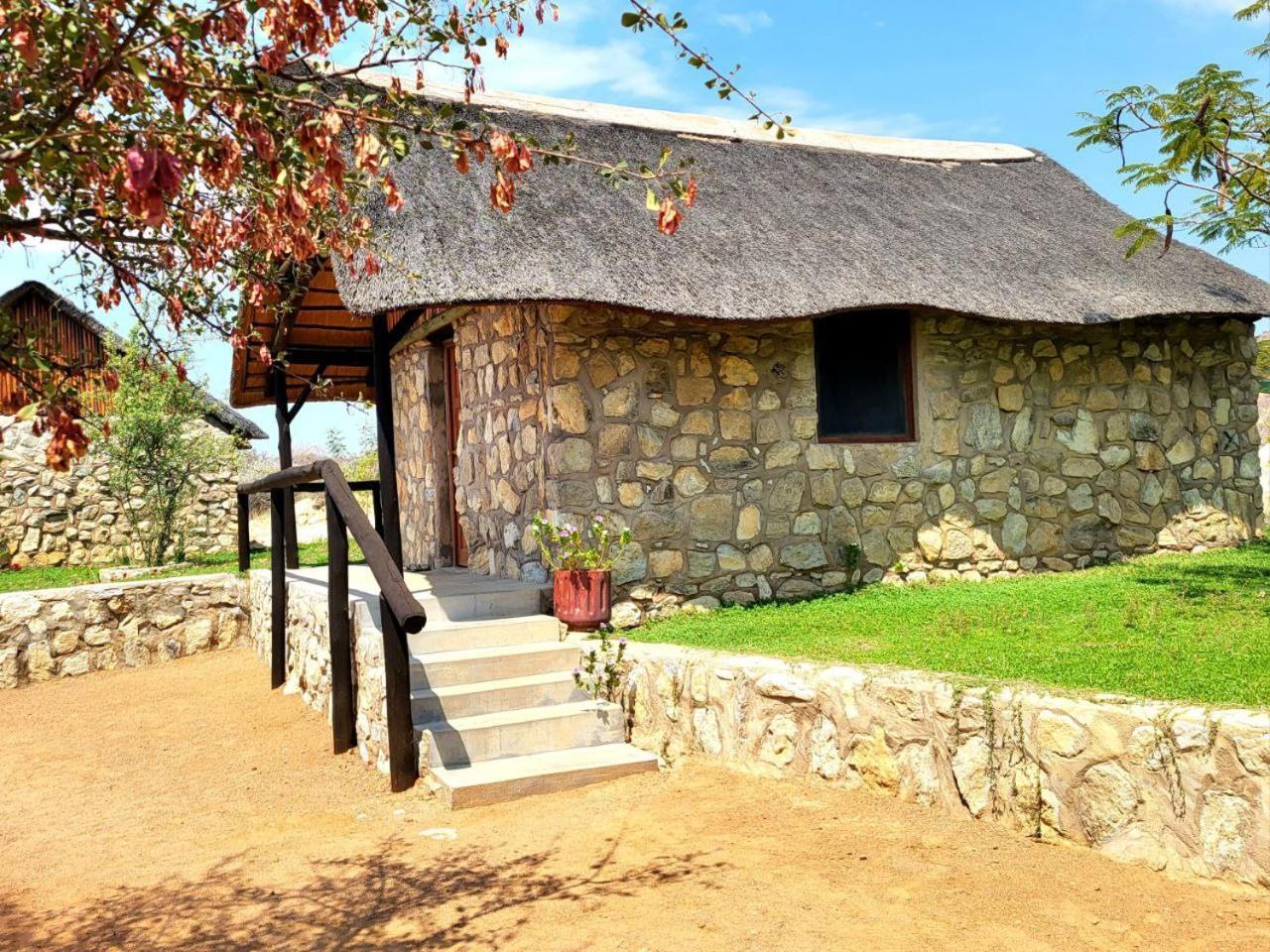 Kapika Waterfall Lodge Epupa Eksteriør billede